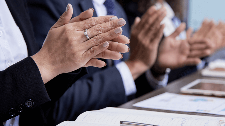 image of supportive team for empowering employees article 3V company